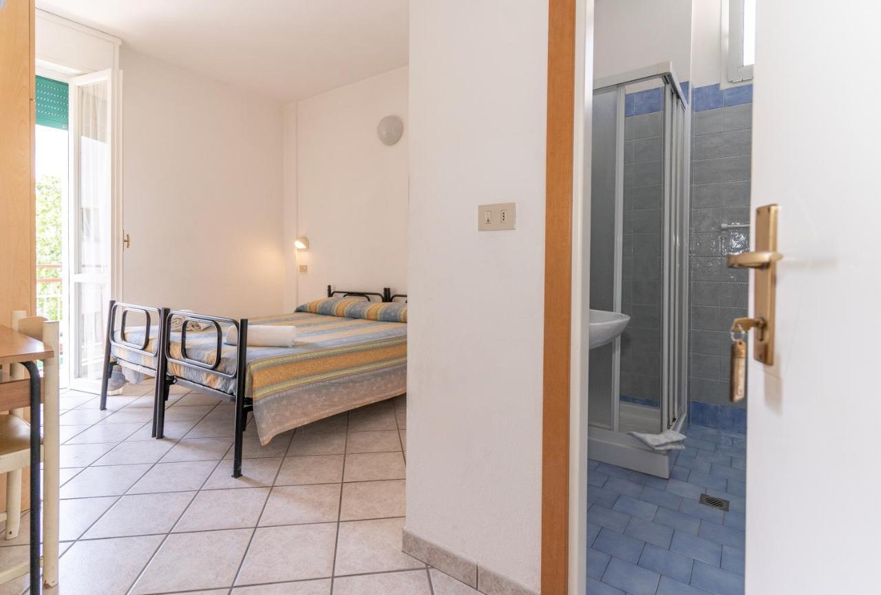 Hotel Villa Isola Rimini Exterior photo